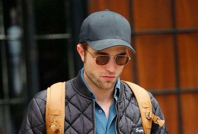 tendance casquette - commenter porter la casquette - robert pattinson