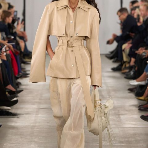 milan une femme nigmatique chez sportmax blumarine et institution modalova